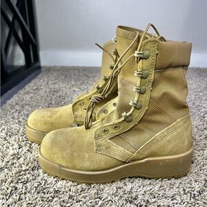 Vibram US Military Issue Men’s Size 5/6.5W Combat Hot Weather Coyote Boots EU37